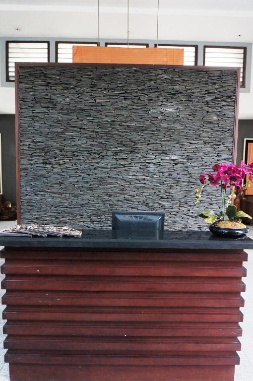 Rumah Nenek Hotel And Restaurant Padang  Exterior photo
