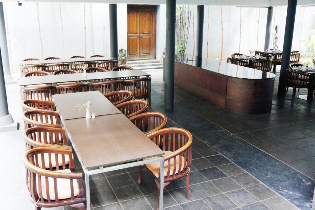 Rumah Nenek Hotel And Restaurant Padang  Exterior photo