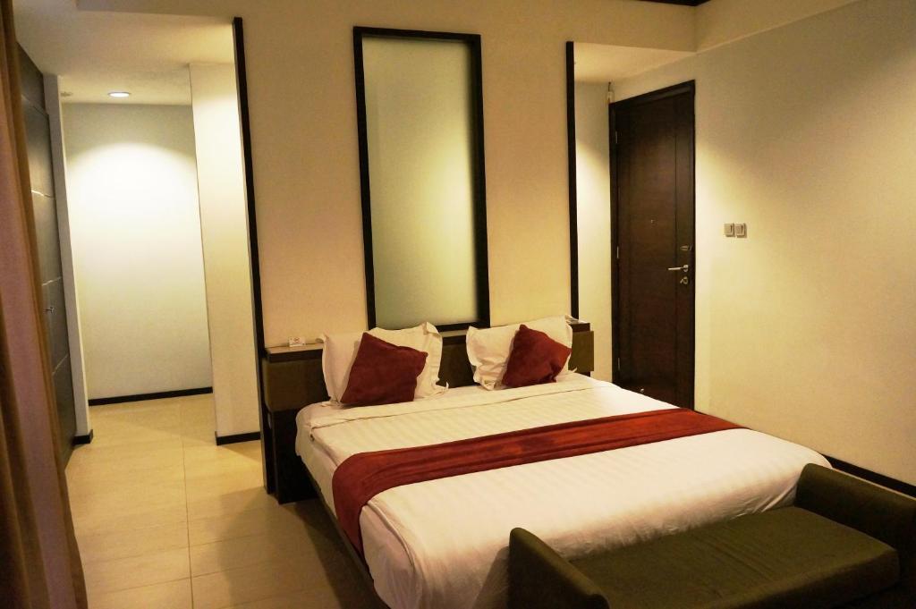 Rumah Nenek Hotel And Restaurant Padang  Exterior photo