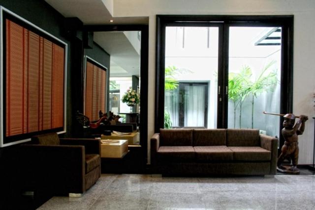 Rumah Nenek Hotel And Restaurant Padang  Exterior photo